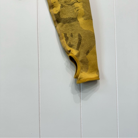 Gymshark Adapt Camo Seamless Long Sleeve Crop Top Medium Stretch Gym Workout - Picture 9 of 13